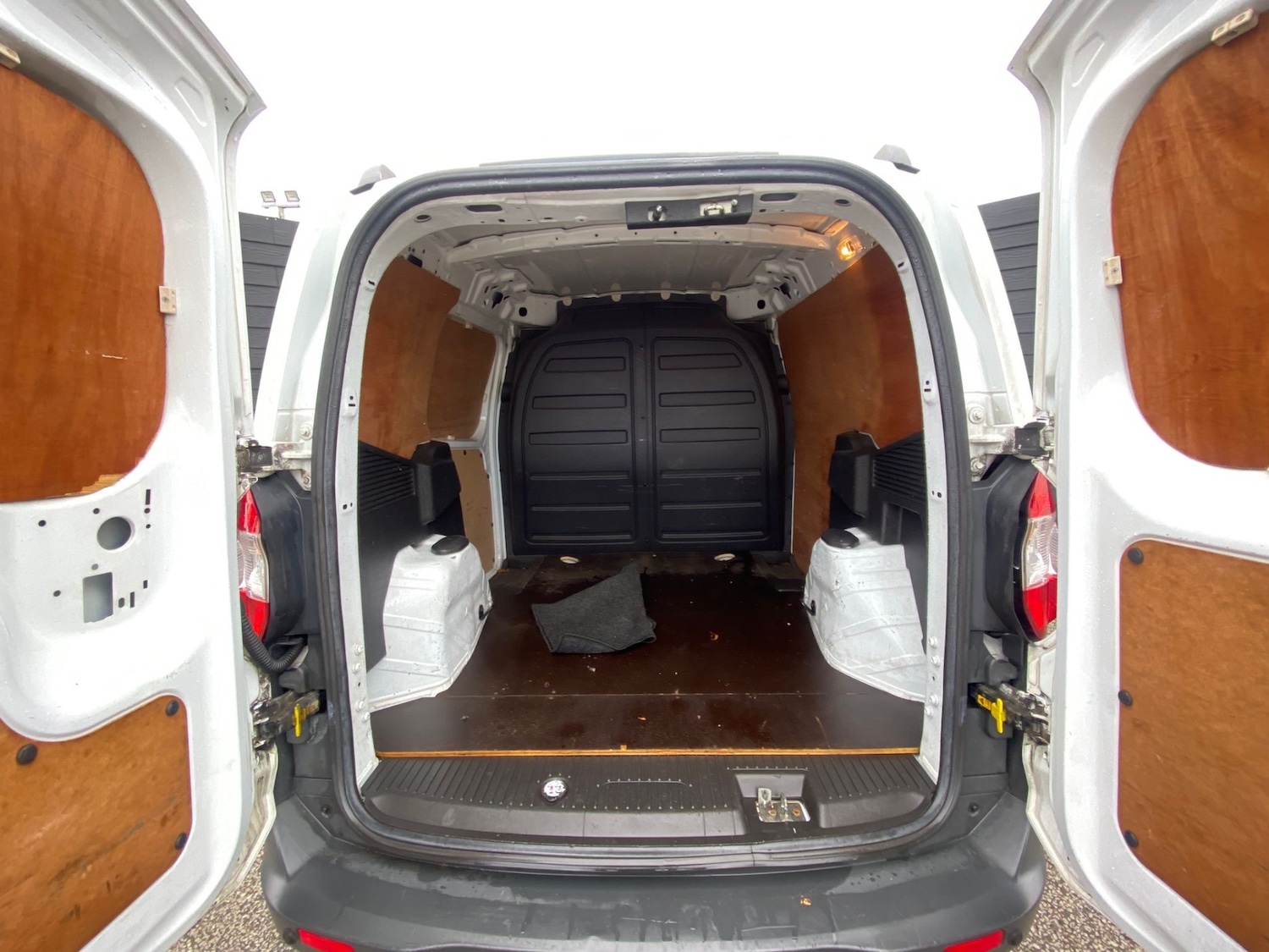 Used Ford Transit Courier 2015 for sale - 77470431: Photo 7