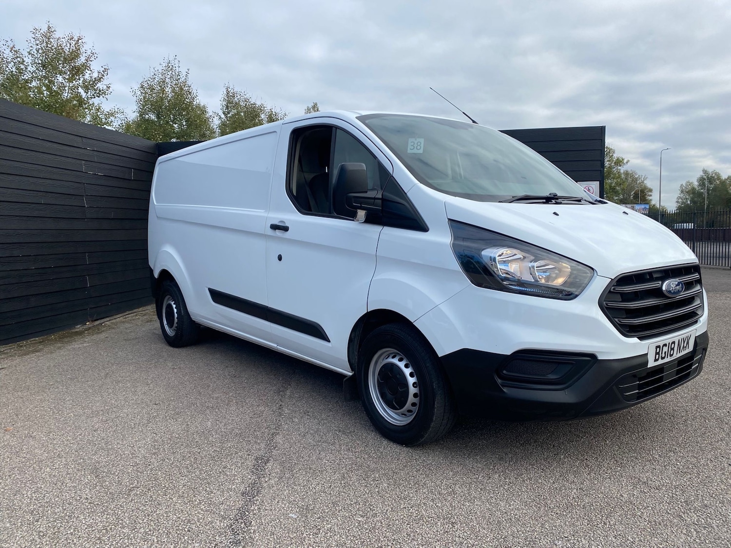 Used Ford Transit Custom 2018 for sale - 76286943: Photo 2