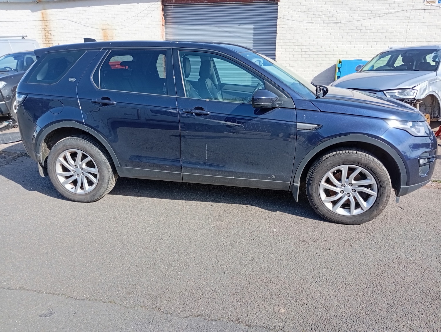 Used Land Rover Discovery Sport 2016 for sale - 77921691: Photo 2