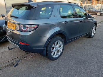 Used Land Rover Discovery Sport 2018 for sale - 79740297: Photo