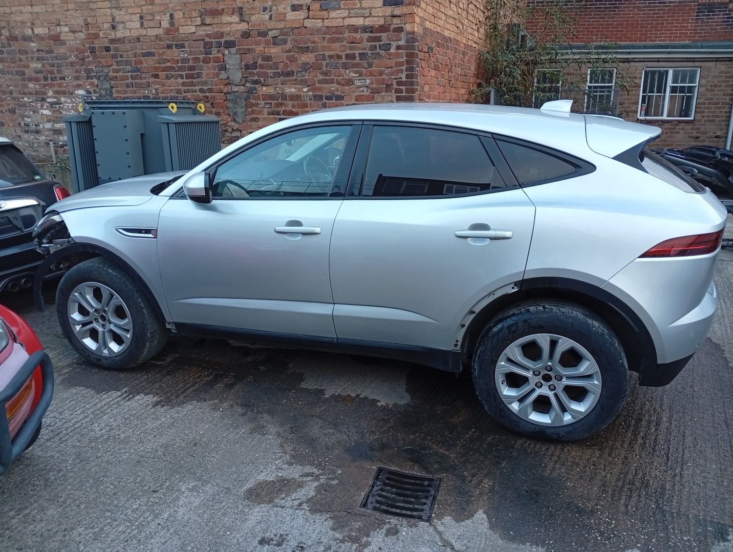 Used Jaguar E-Pace 2019 for sale - 76388021: Photo 2