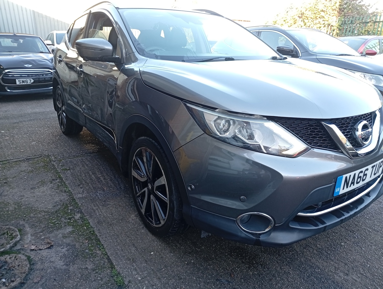 Used Nissan Qashqai 2016 for sale - 76770210: Photo 2