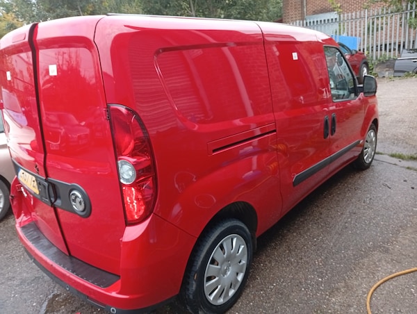 Used Vauxhall Combo 2017 for sale - 76120472: Photo 2