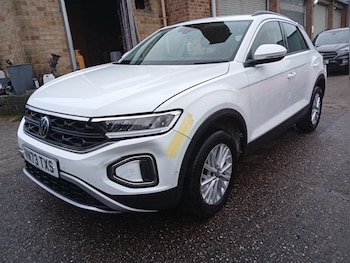 Used Volkswagen T-Roc 2024 for sale - 77063449: Photo