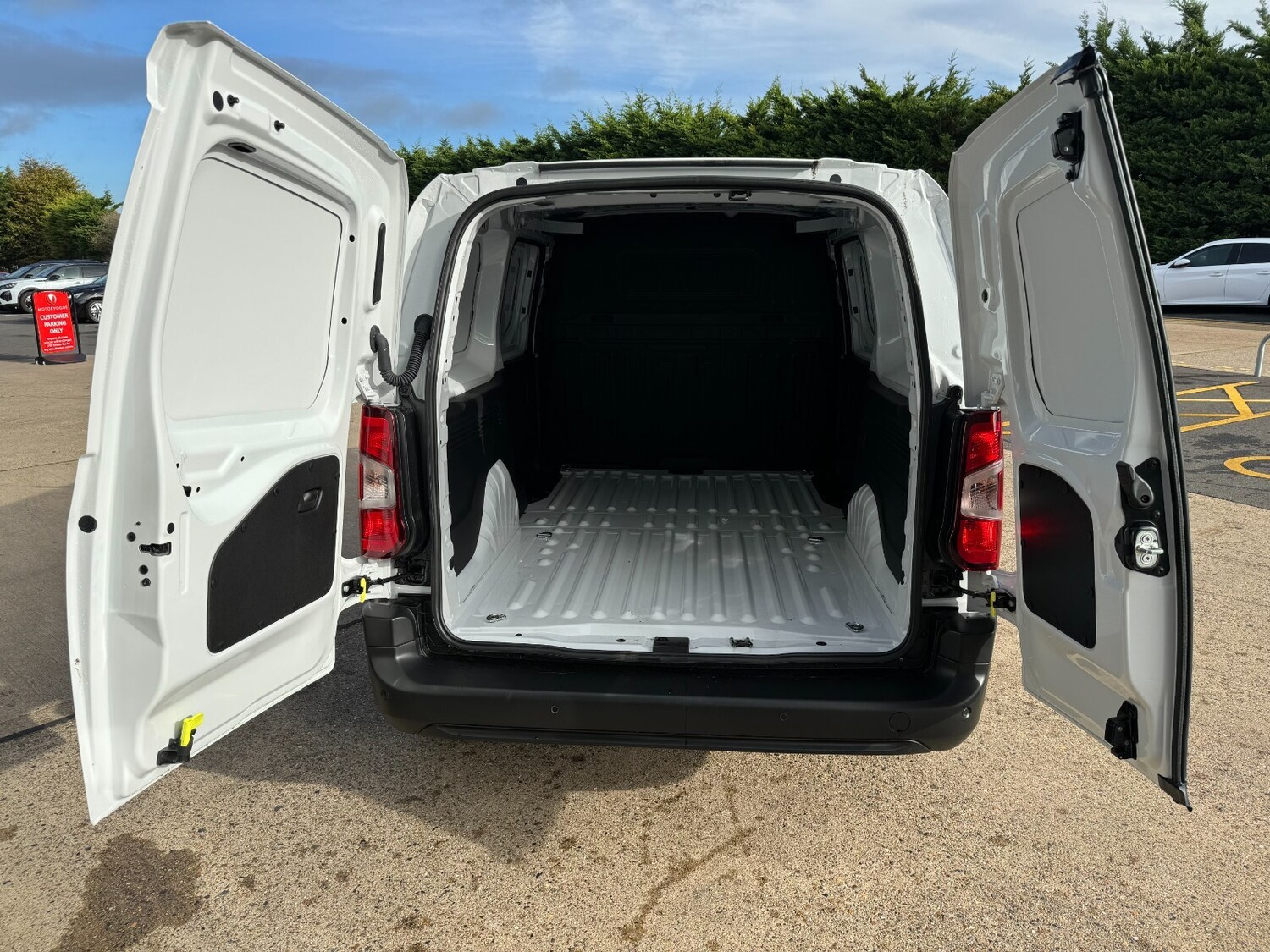 Used Citroen Berlingo 2023 for sale - 76868710: Photo 23