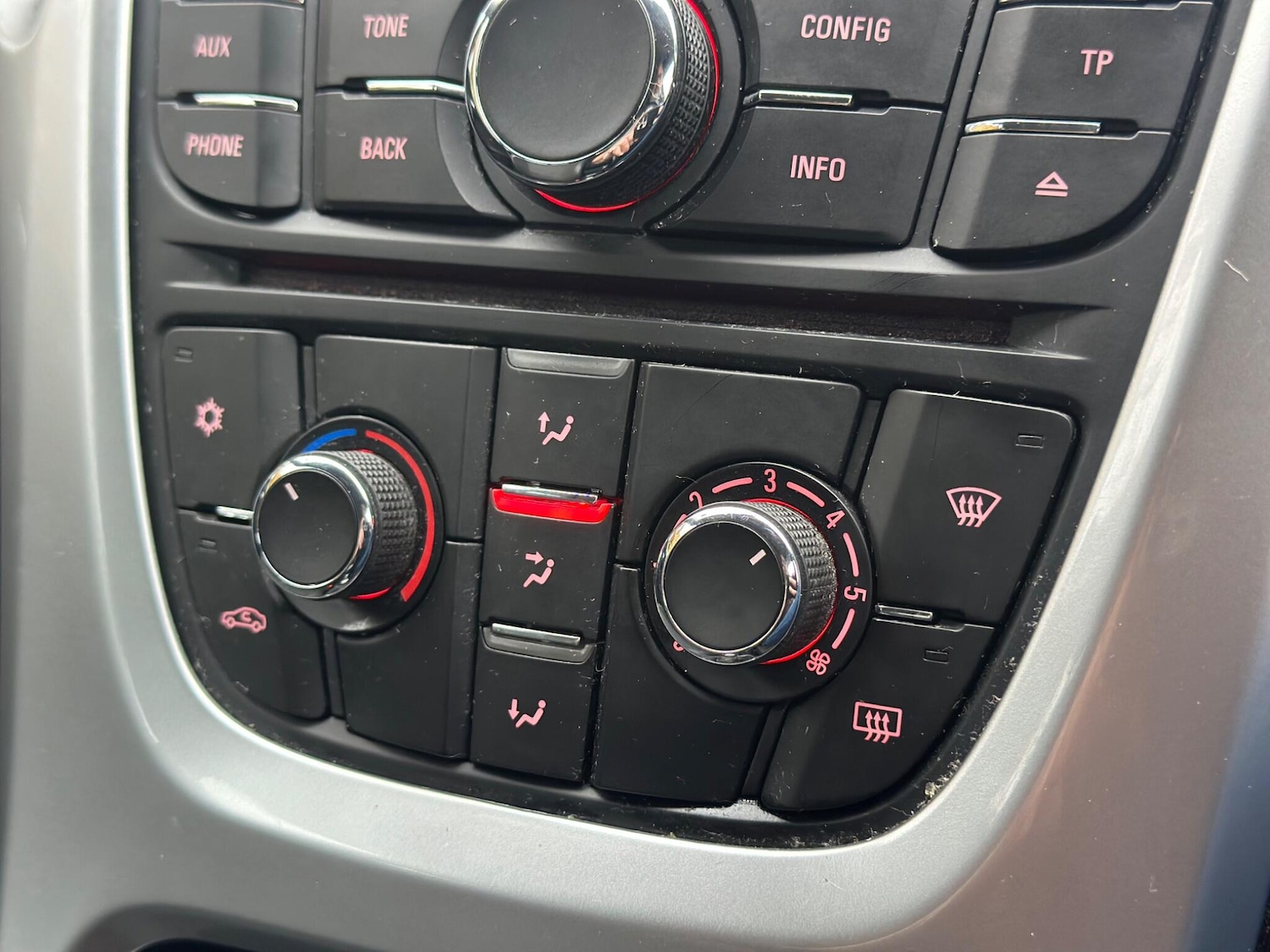 Used Vauxhall Astra 2015 for sale - 76572509: Photo 32