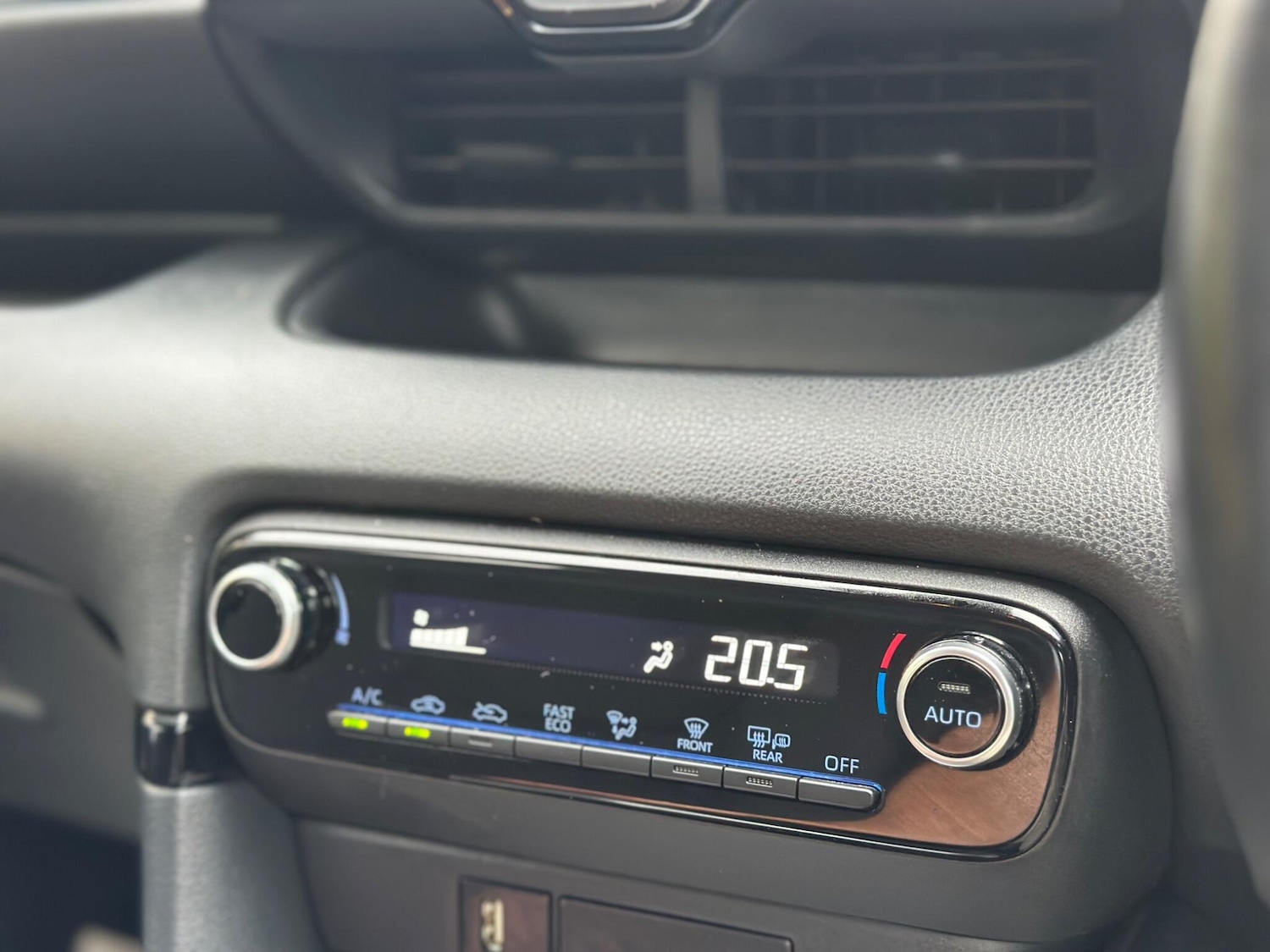 Used Toyota Yaris 2021 for sale - 76457770: Photo 37