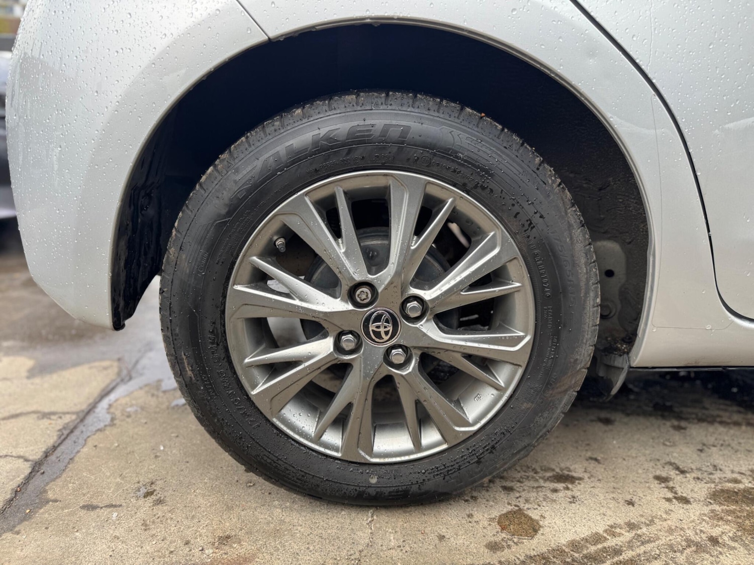 Used Toyota Yaris 2018 for sale - 76953018: Photo 30