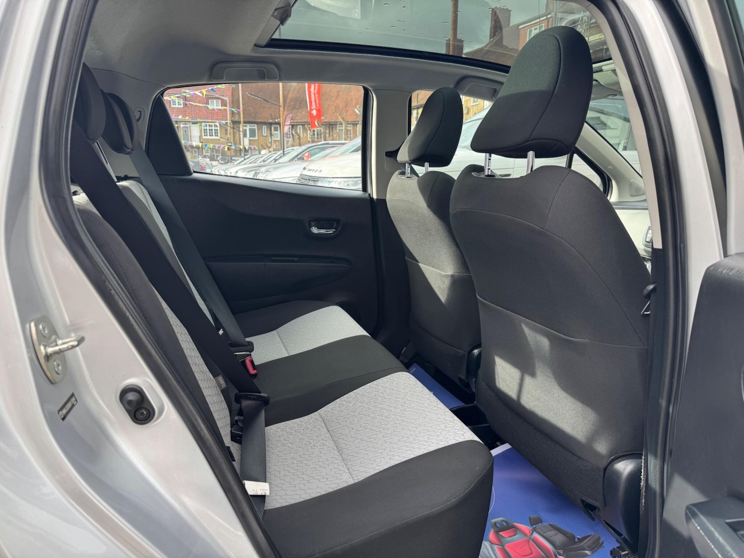 Used Toyota Yaris 2013 for sale - 77537963: Photo 31