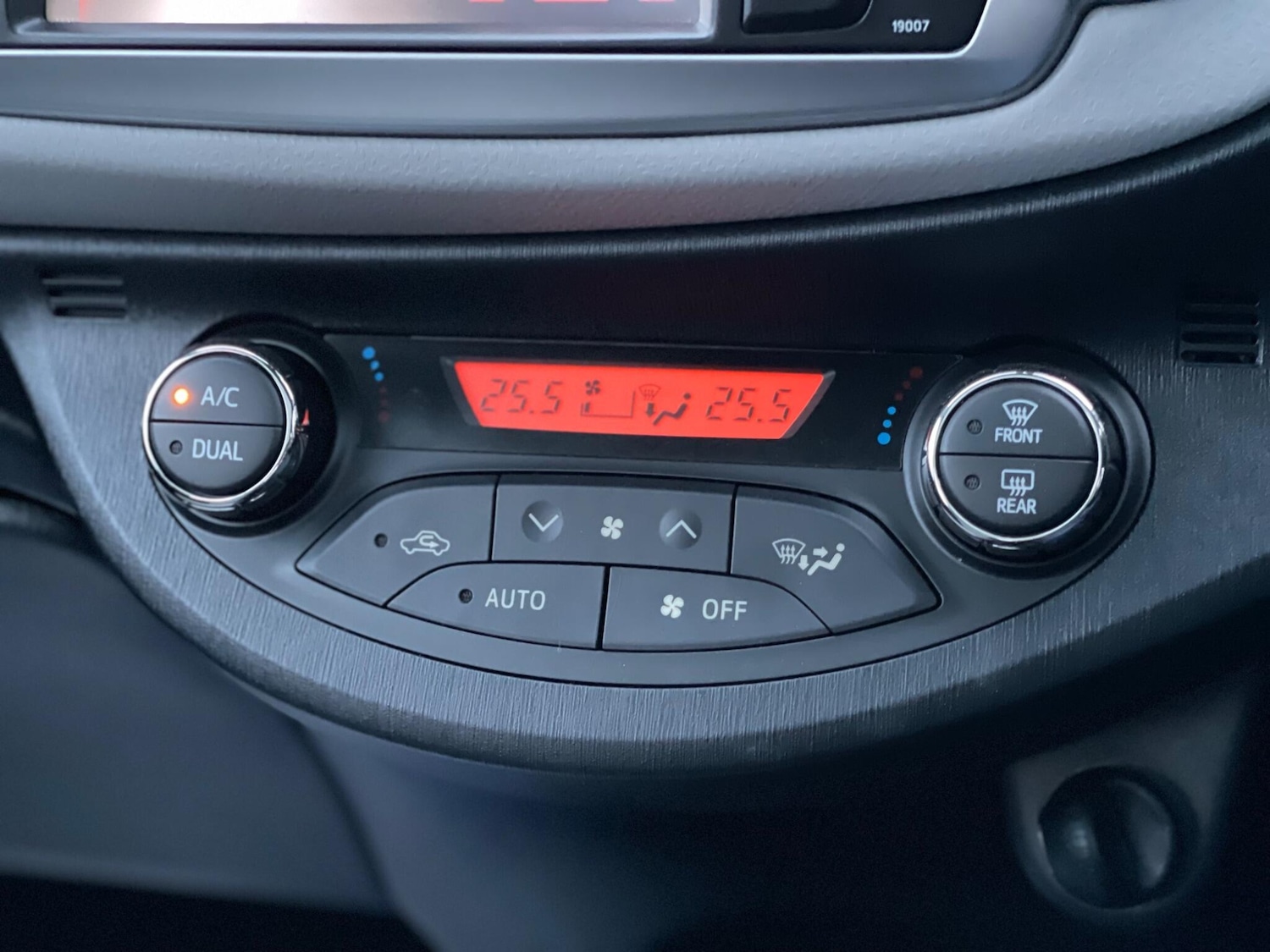 Used Toyota Yaris 2013 for sale - 77537963: Photo 38