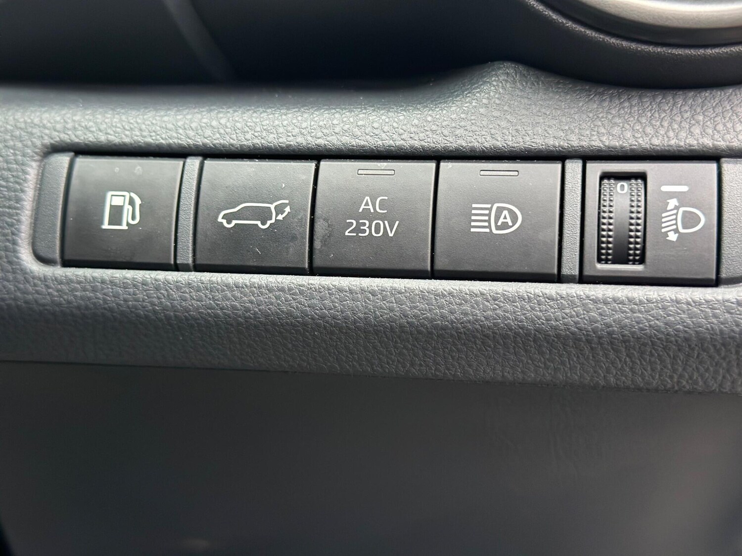 Used Toyota C-HR 2024 for sale - 77330647: Photo 37