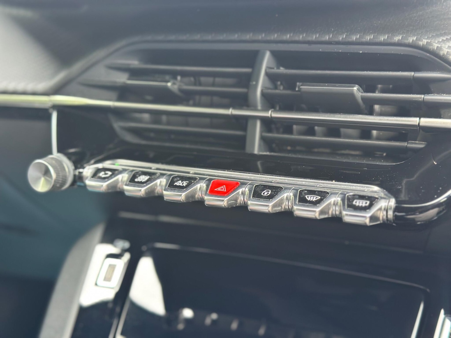 Used Peugeot 2008 2023 for sale - 76109592: Photo 40