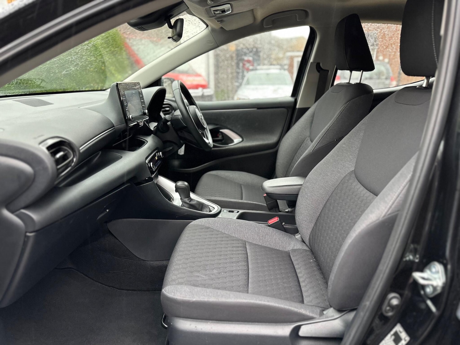 Used Toyota Yaris 2022 for sale - 76849856: Photo 23