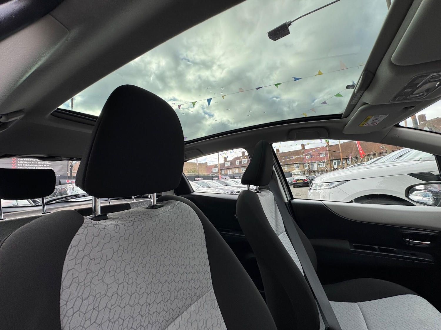 Used Toyota Yaris 2013 for sale - 76440307: Photo 13