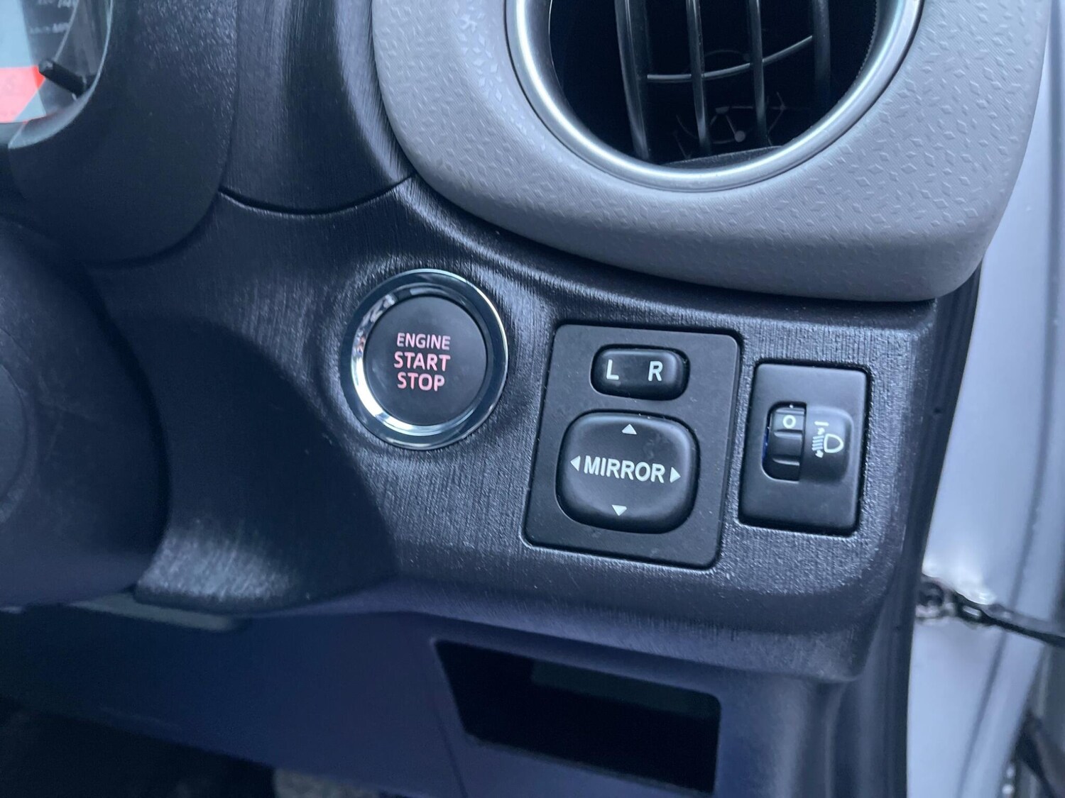 Used Toyota Yaris 2013 for sale - 76440307: Photo 44