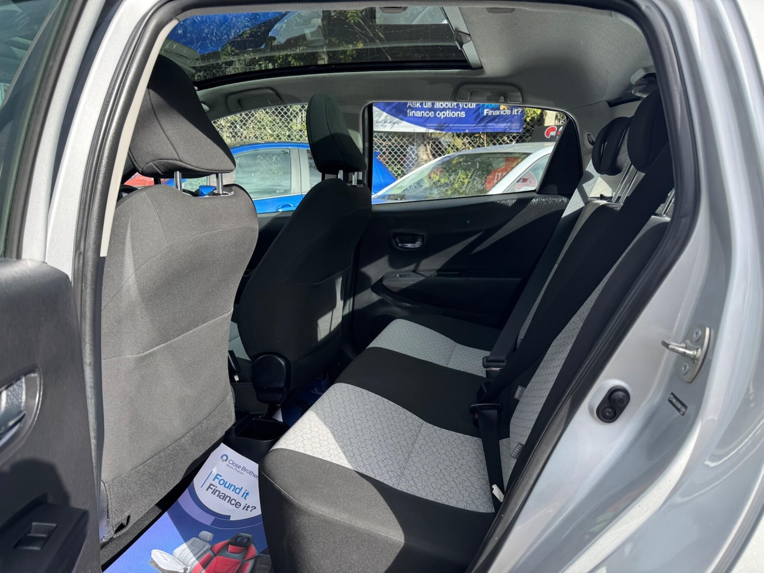 Used Toyota Yaris 2013 for sale - 76765791: Photo 12