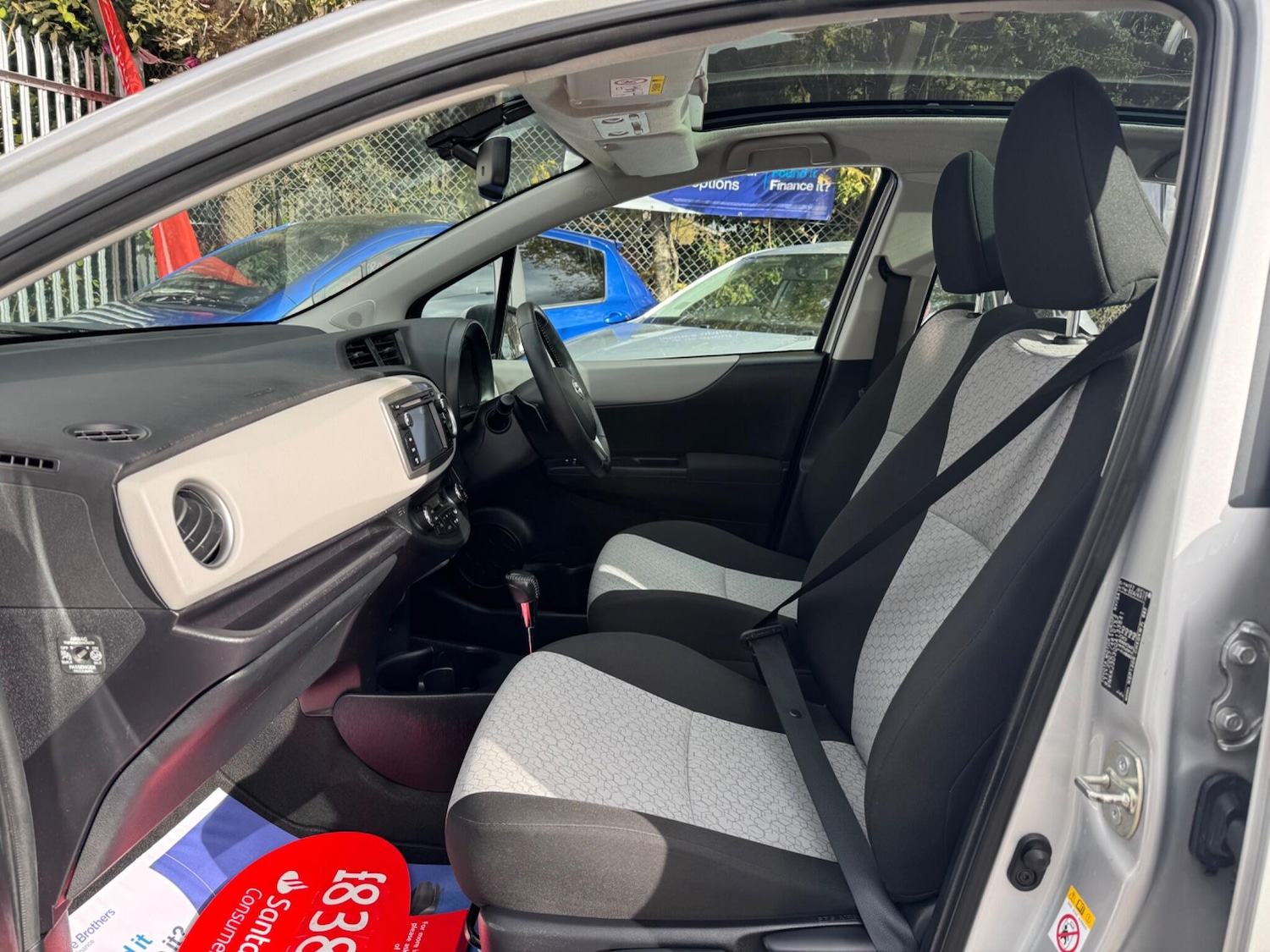 Used Toyota Yaris 2013 for sale - 76765791: Photo 33