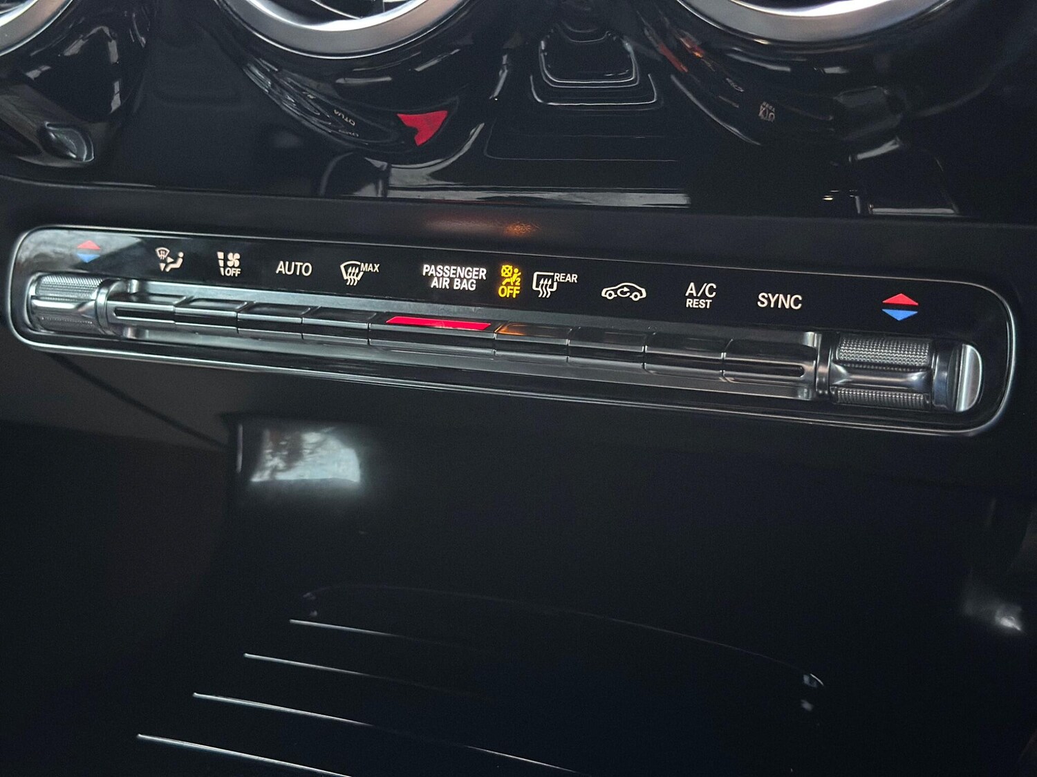 Used Mercedes-Benz A-Class 2018 for sale - 76573532: Photo 43