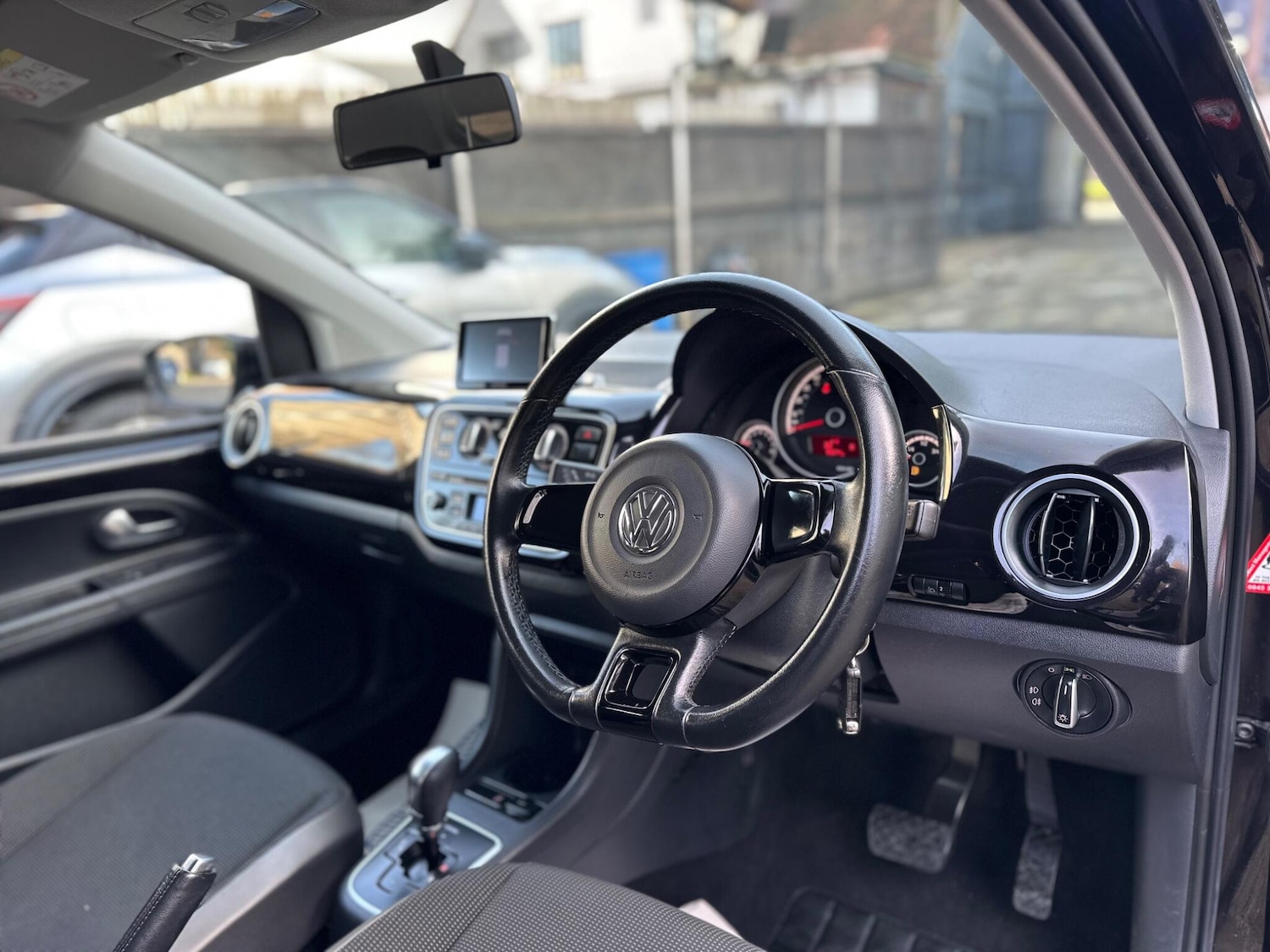 Used Volkswagen up! 2015 for sale - 77892782: Photo 15