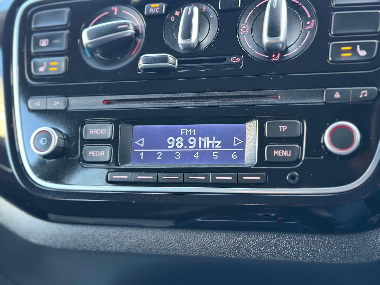 Used Volkswagen up! 2015 for sale - 77892782: Photo 31