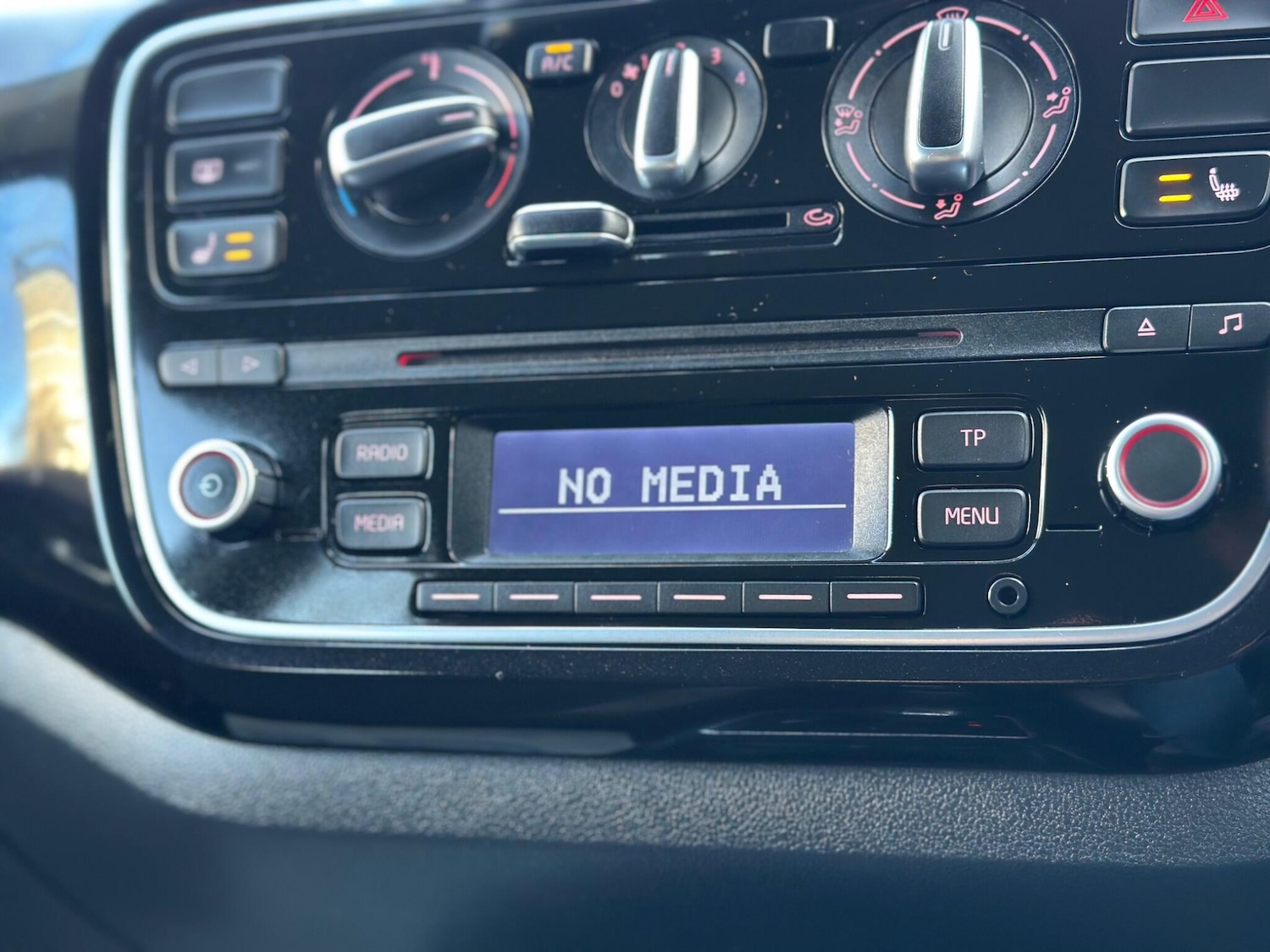 Used Volkswagen up! 2015 for sale - 77892782: Photo 32