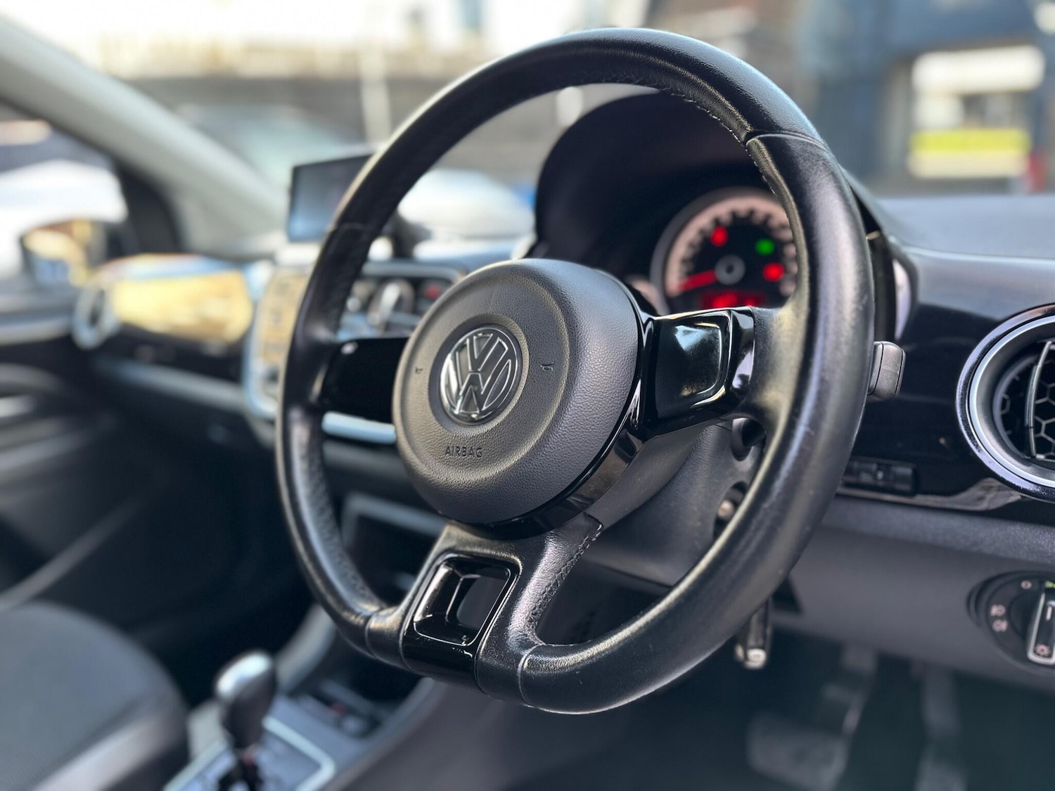 Used Volkswagen up! 2015 for sale - 77892782: Photo 35