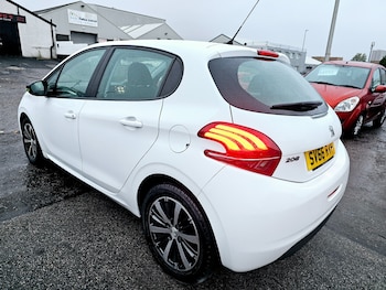 Used Peugeot 208 2016 for sale - 76381936: Photo