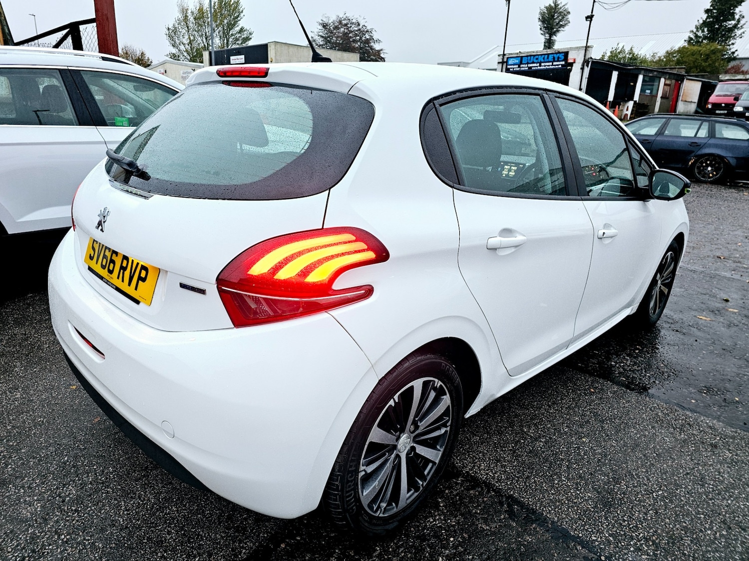 Used Peugeot 208 2016 for sale - 76381936: Photo 5