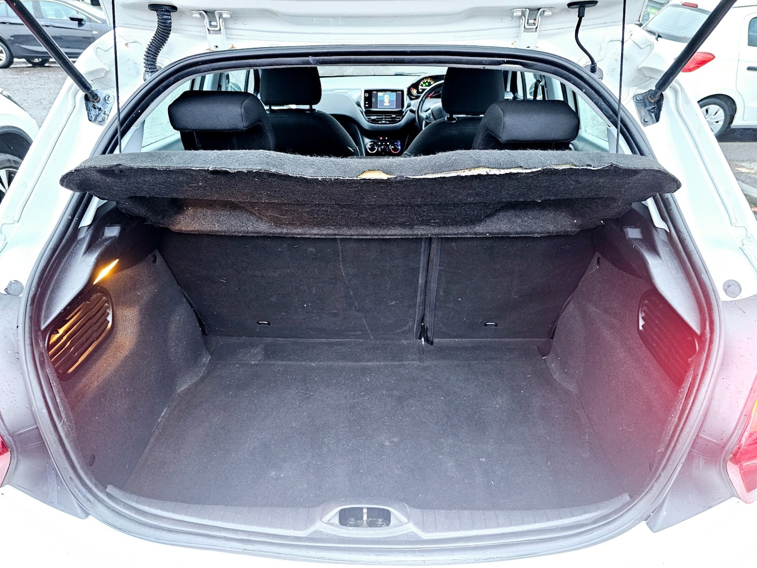 Used Peugeot 208 2016 for sale - 76381936: Photo 7