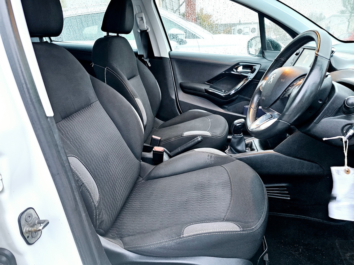 Used Peugeot 208 2016 for sale - 76381936: Photo 9