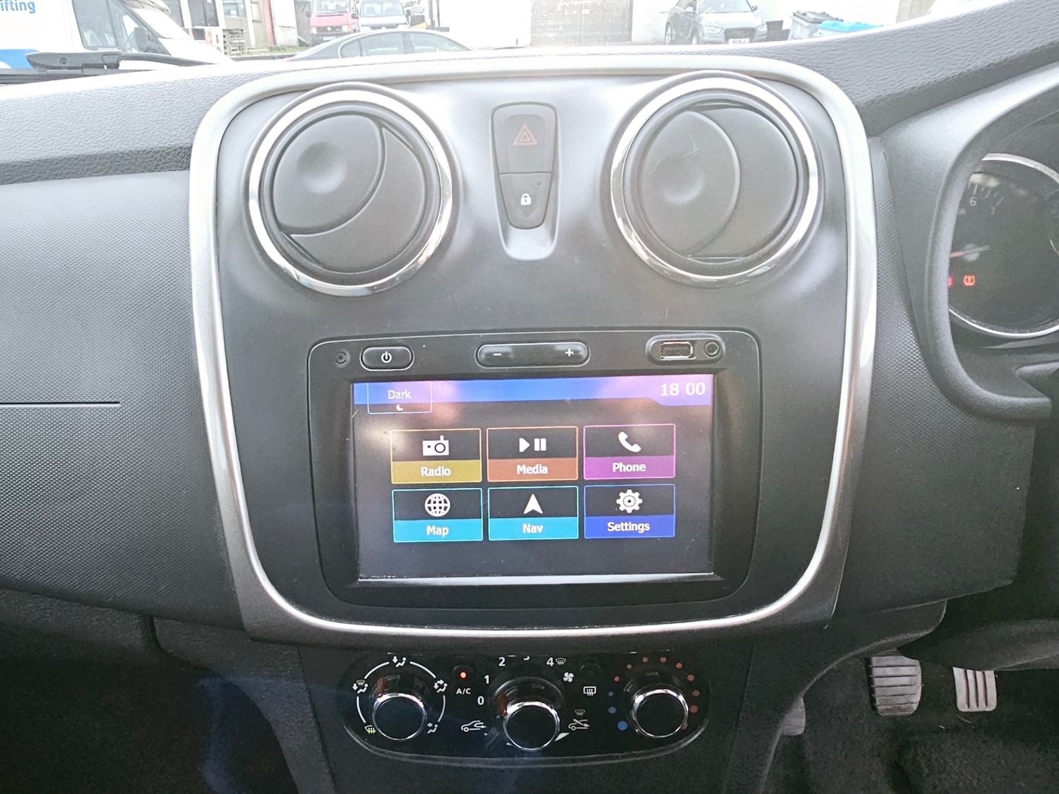 Used Dacia Sandero 2015 for sale - 76321767: Photo 11