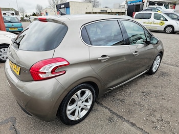 Used Peugeot 208 2012 for sale - 77364056: Photo