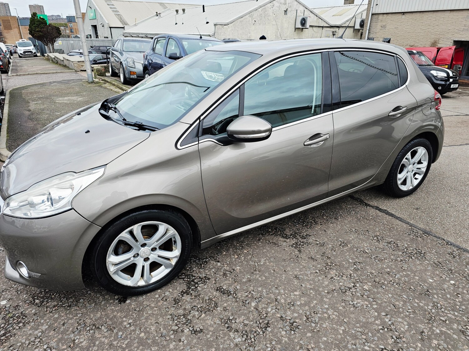 Used Peugeot 208 2012 for sale - 77364056: Photo 6