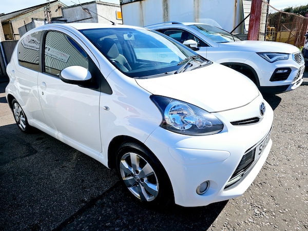 Used Toyota AYGO 2013 for sale - 76127730: Photo 2