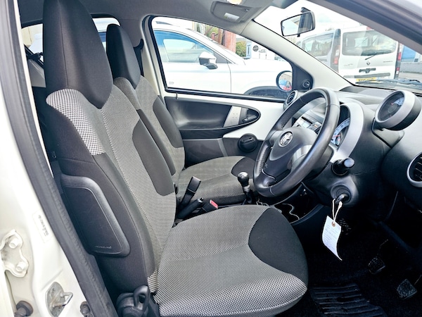 Used Toyota AYGO 2013 for sale - 76127730: Photo 9