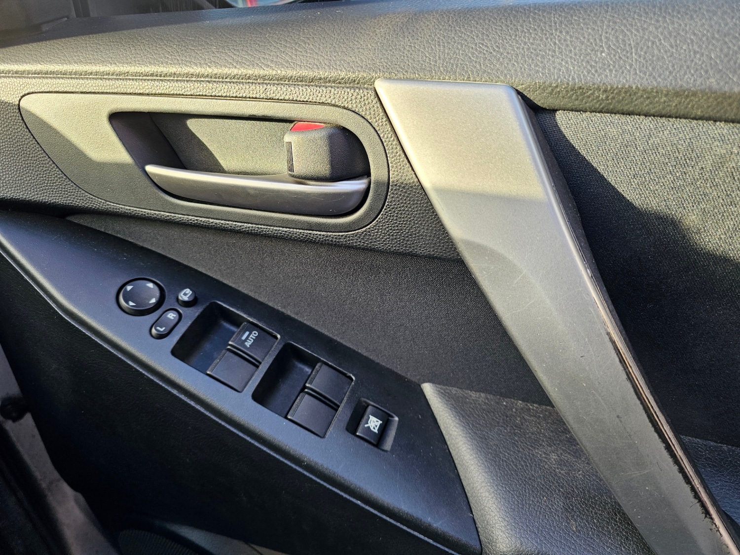 Used Mazda Mazda3 2011 for sale - 76739898: Photo 15