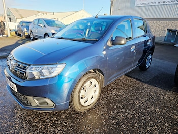 Used Dacia Sandero 2017 for sale - 76709805: Photo
