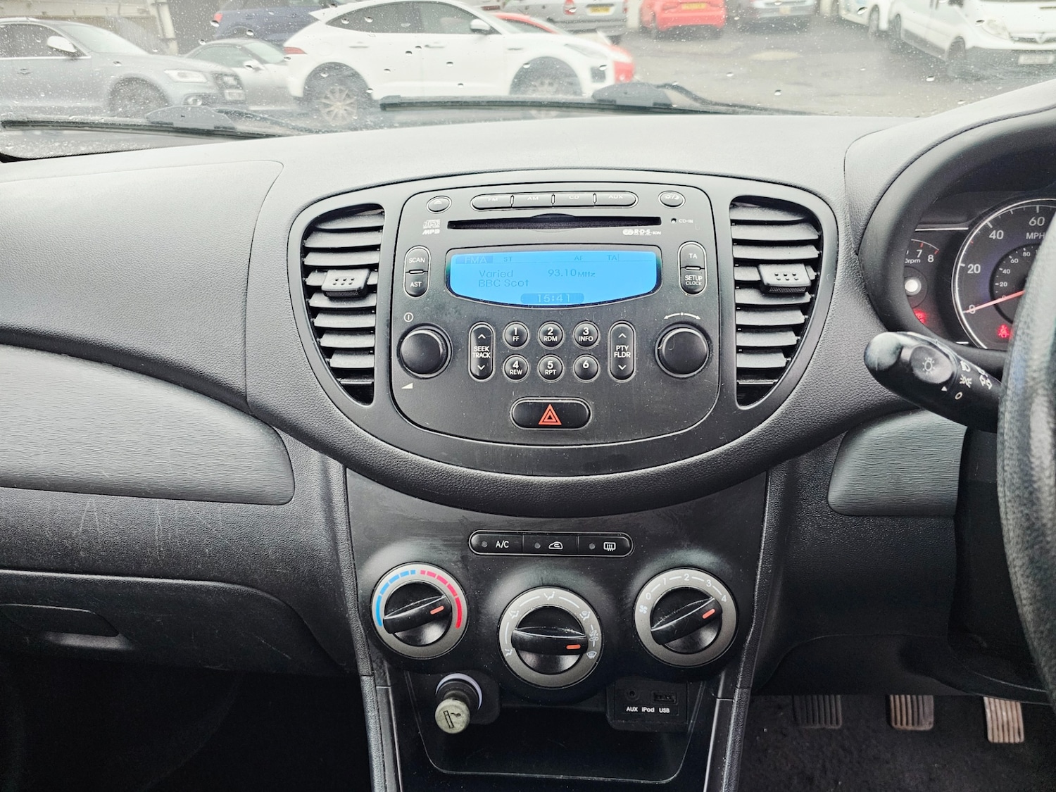 Used Hyundai i10 2013 for sale - 76518523: Photo 12