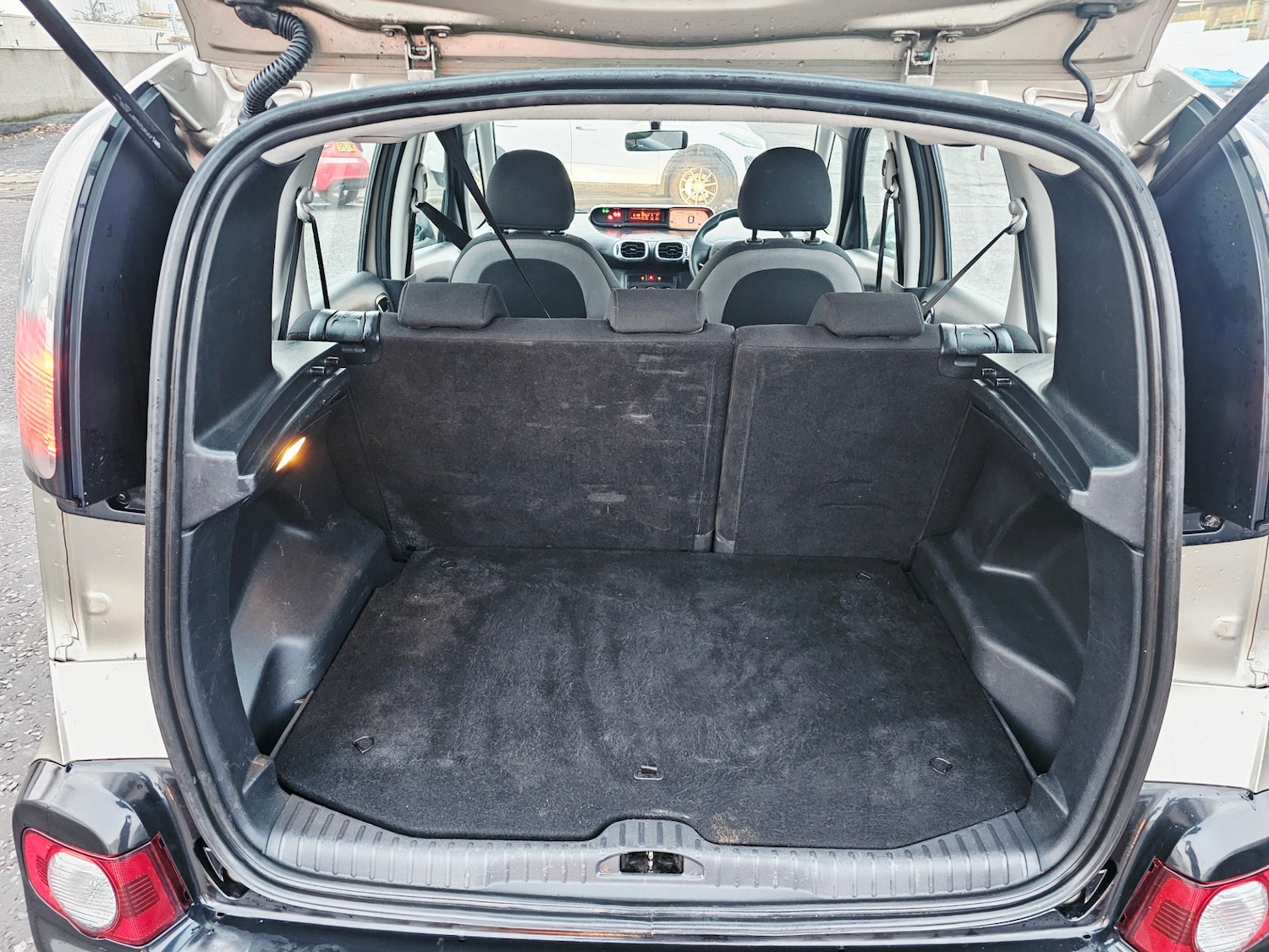 Used Citroen C3 Picasso 2012 for sale - 76739168: Photo 7