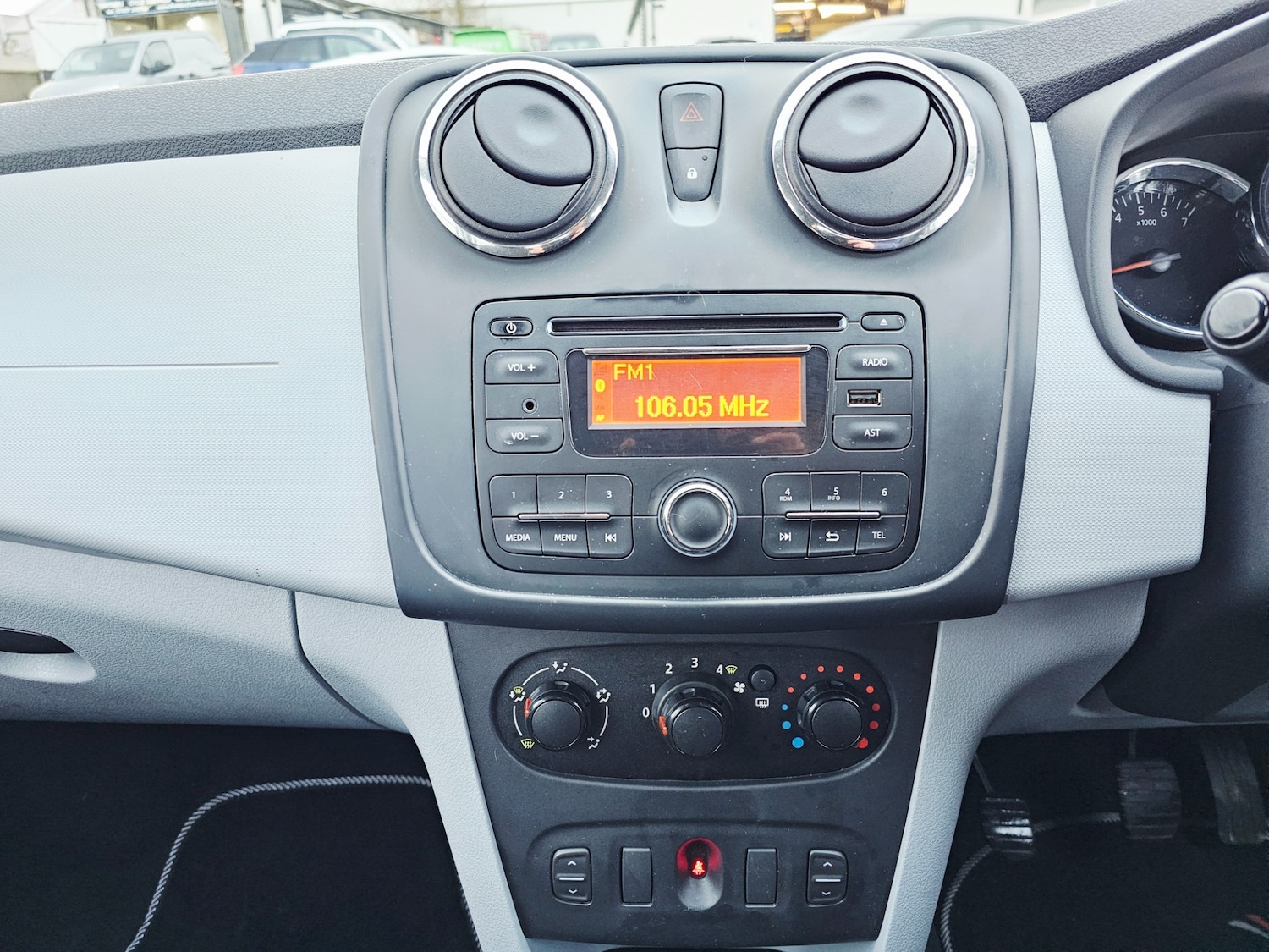 Used Dacia Sandero 2013 for sale - 76835965: Photo 10