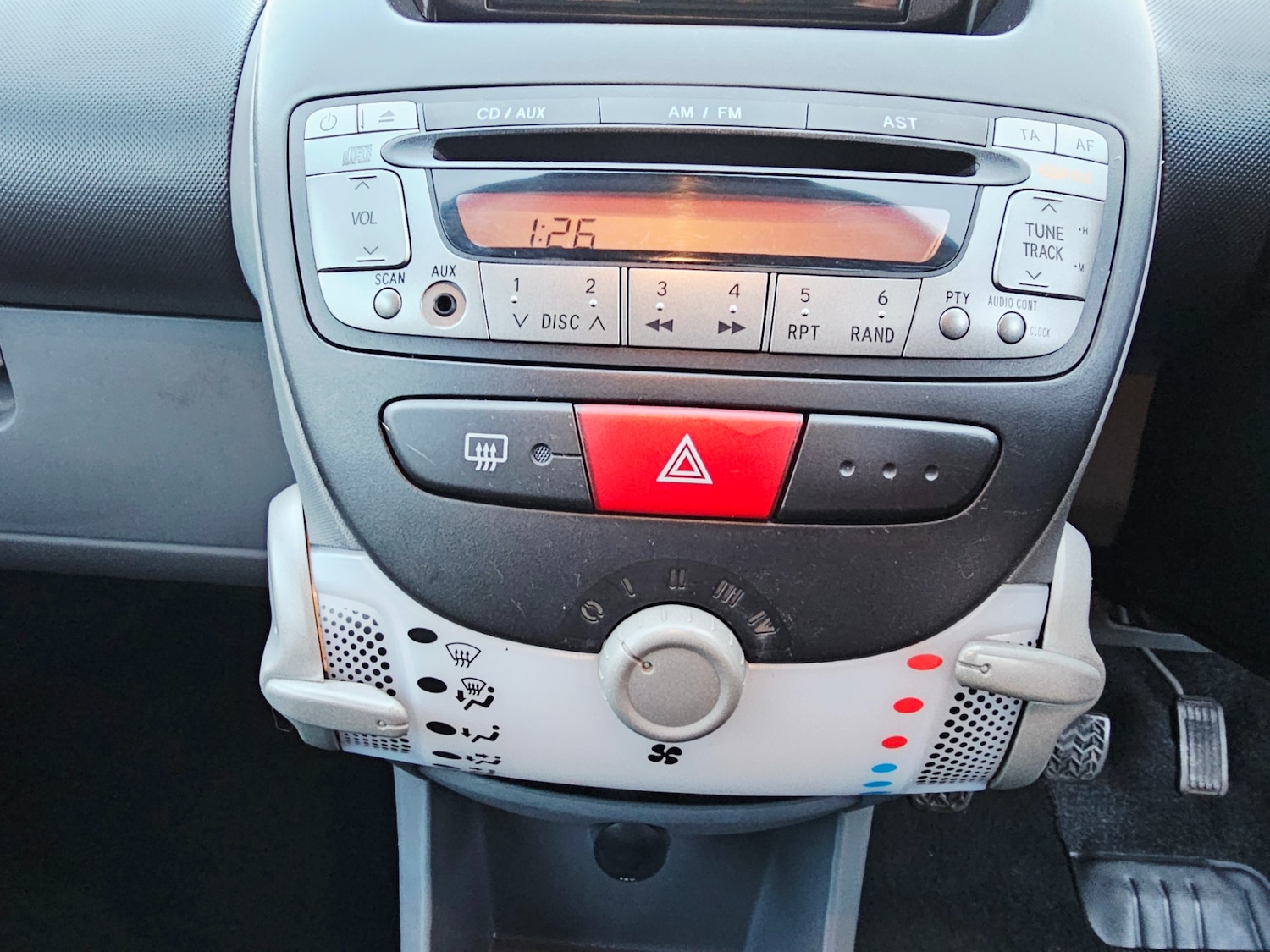 Used Toyota AYGO 2012 for sale - 76682519: Photo 10
