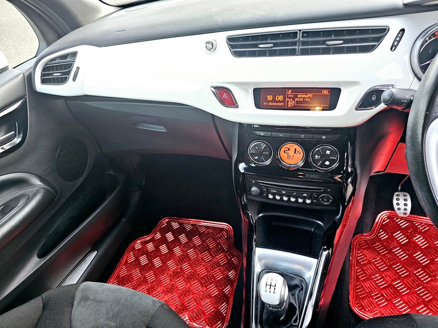 Used Citroen DS3 2015 for sale - 76077995: Photo 11