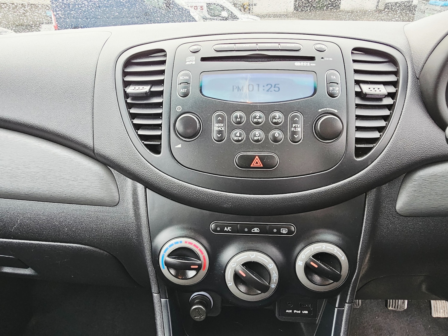 Used Hyundai i10 2011 for sale - 77579817: Photo 11