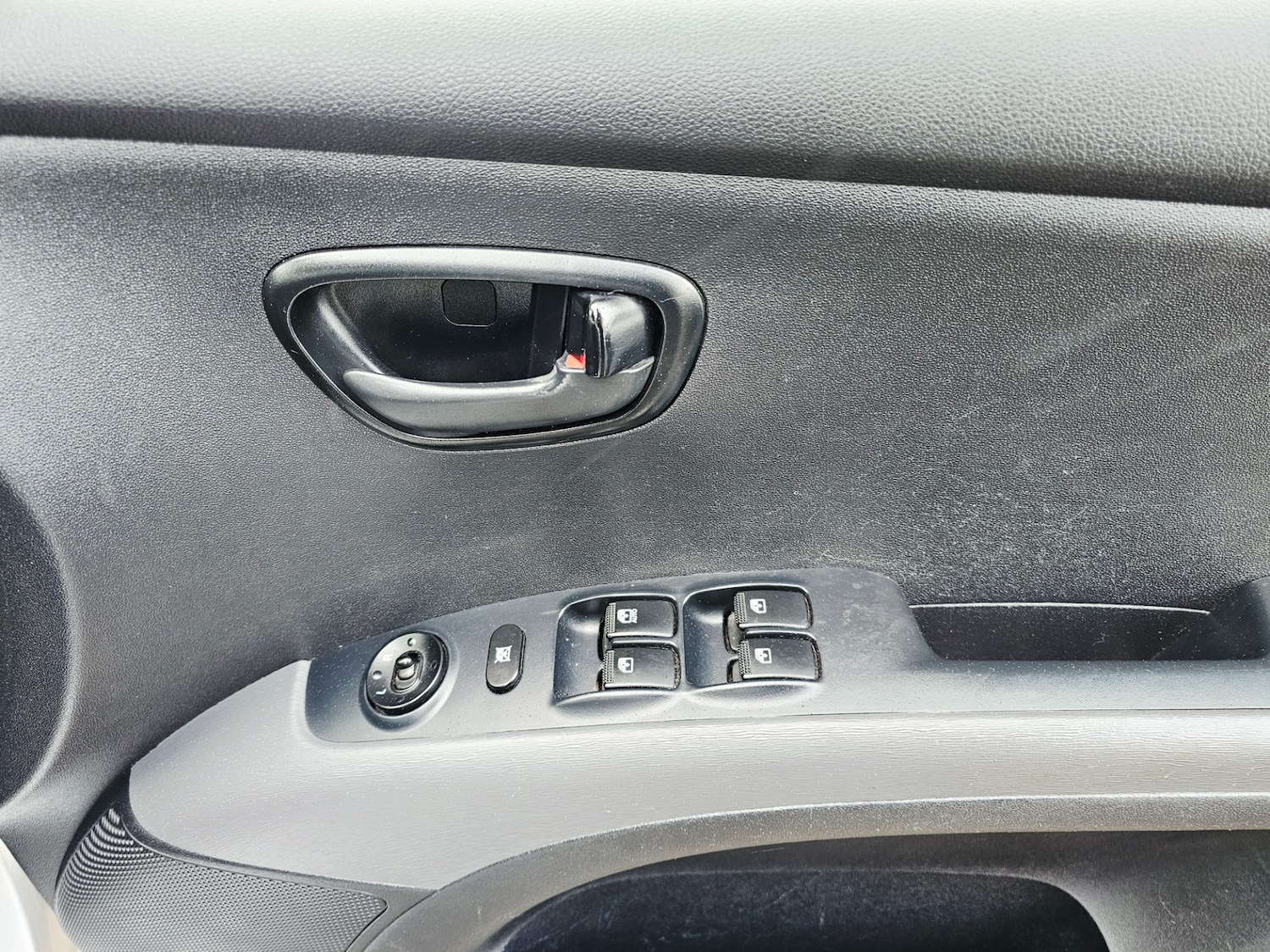 Used Hyundai i10 2011 for sale - 77579817: Photo 14