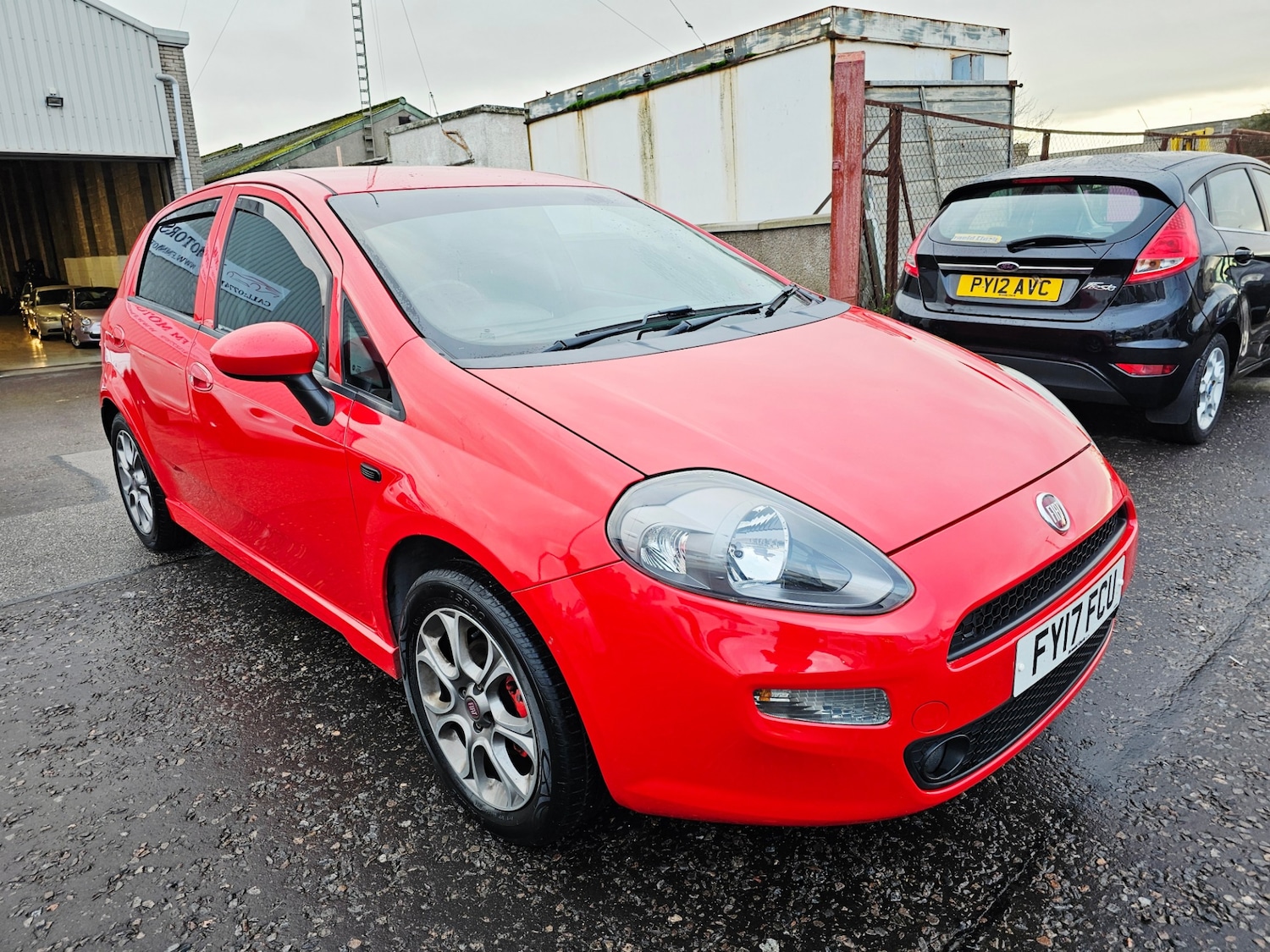 Used Fiat Punto 2017 for sale - 76558430: Photo 2
