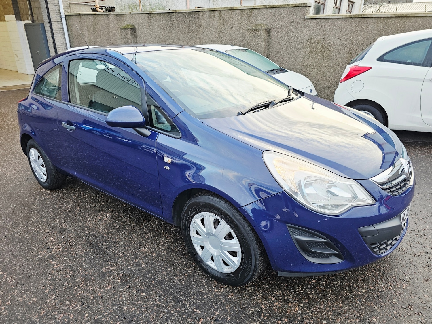 Used Vauxhall Corsa 2012 for sale - 76949428: Photo 2
