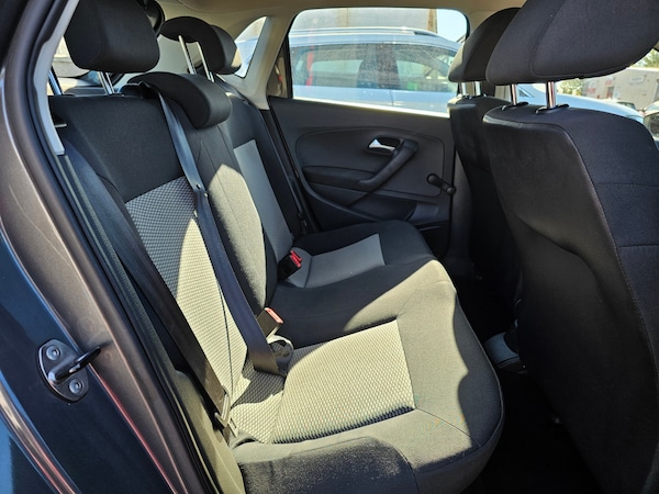 Used Volkswagen Polo 2010 for sale - 76231785: Photo 8