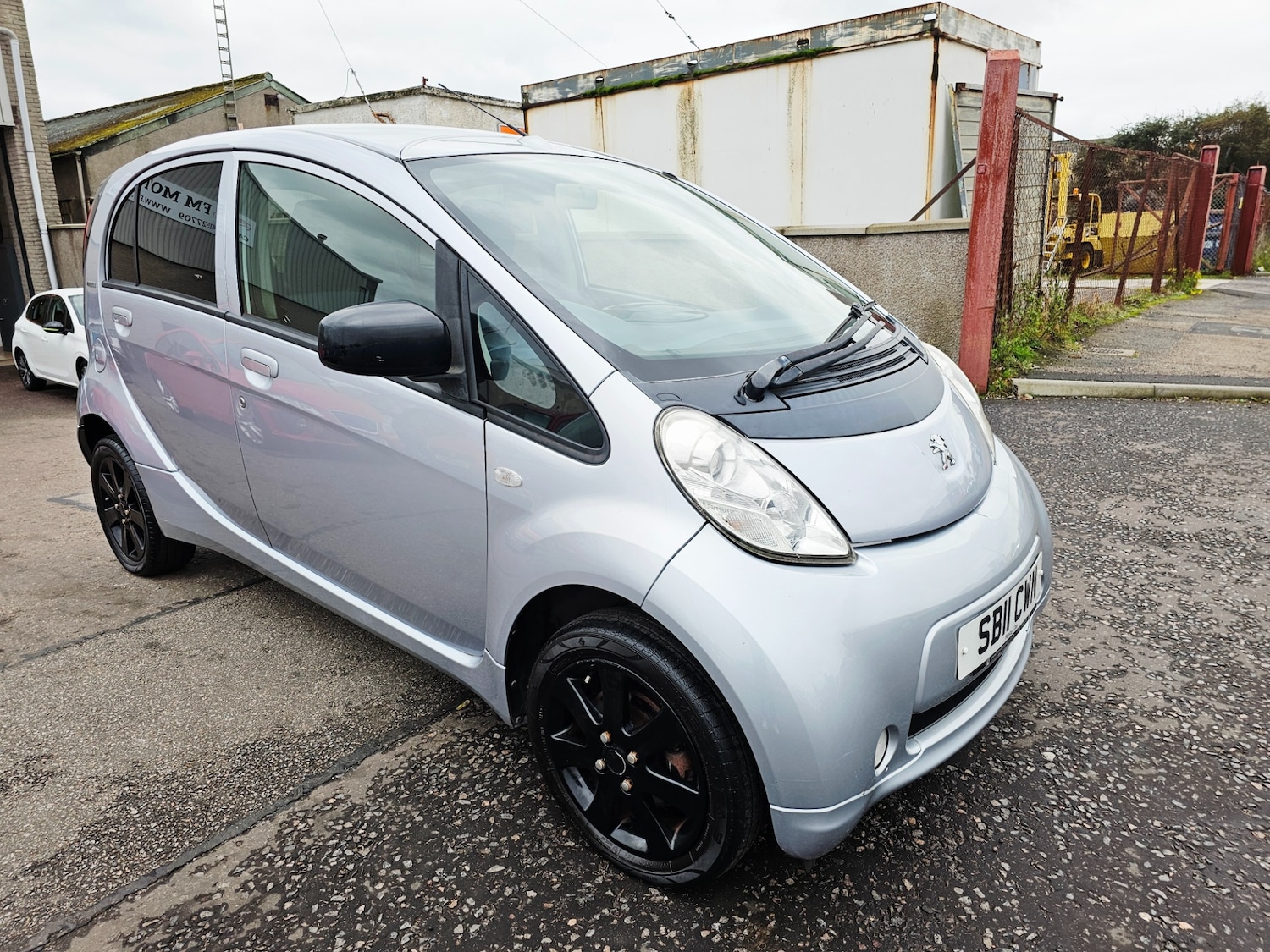 Used Peugeot iOn 2011 for sale - 76309639: Photo 2