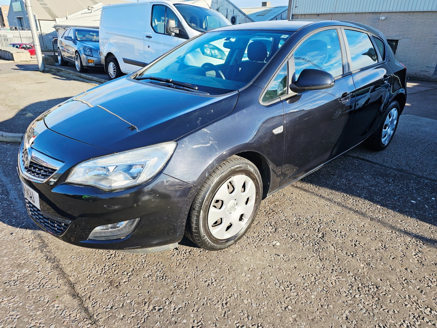 Used Vauxhall Astra 2011 for sale - 77630973: Photo 2