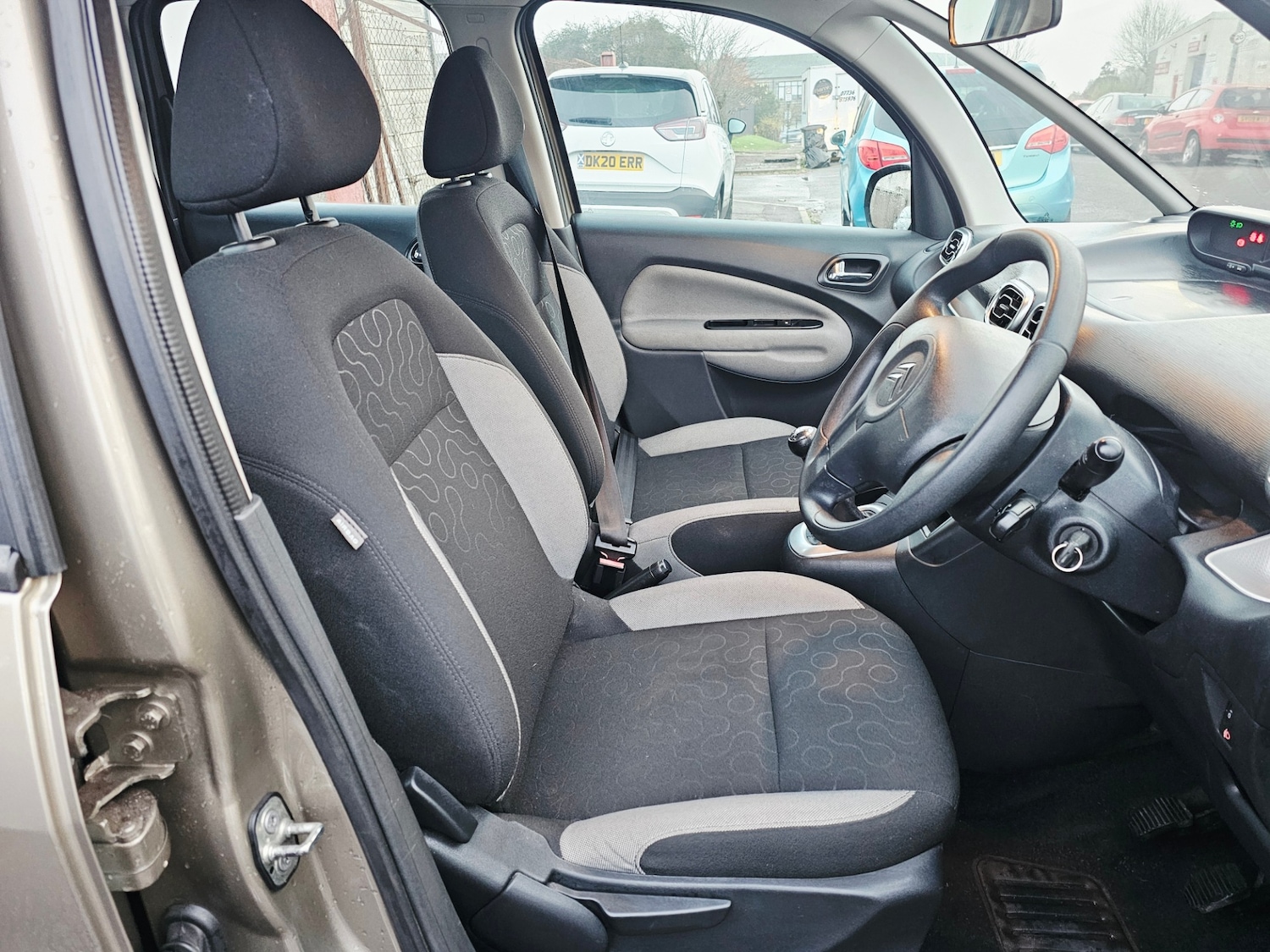 Used Citroen C3 Picasso 2012 for sale - 76534102: Photo 9